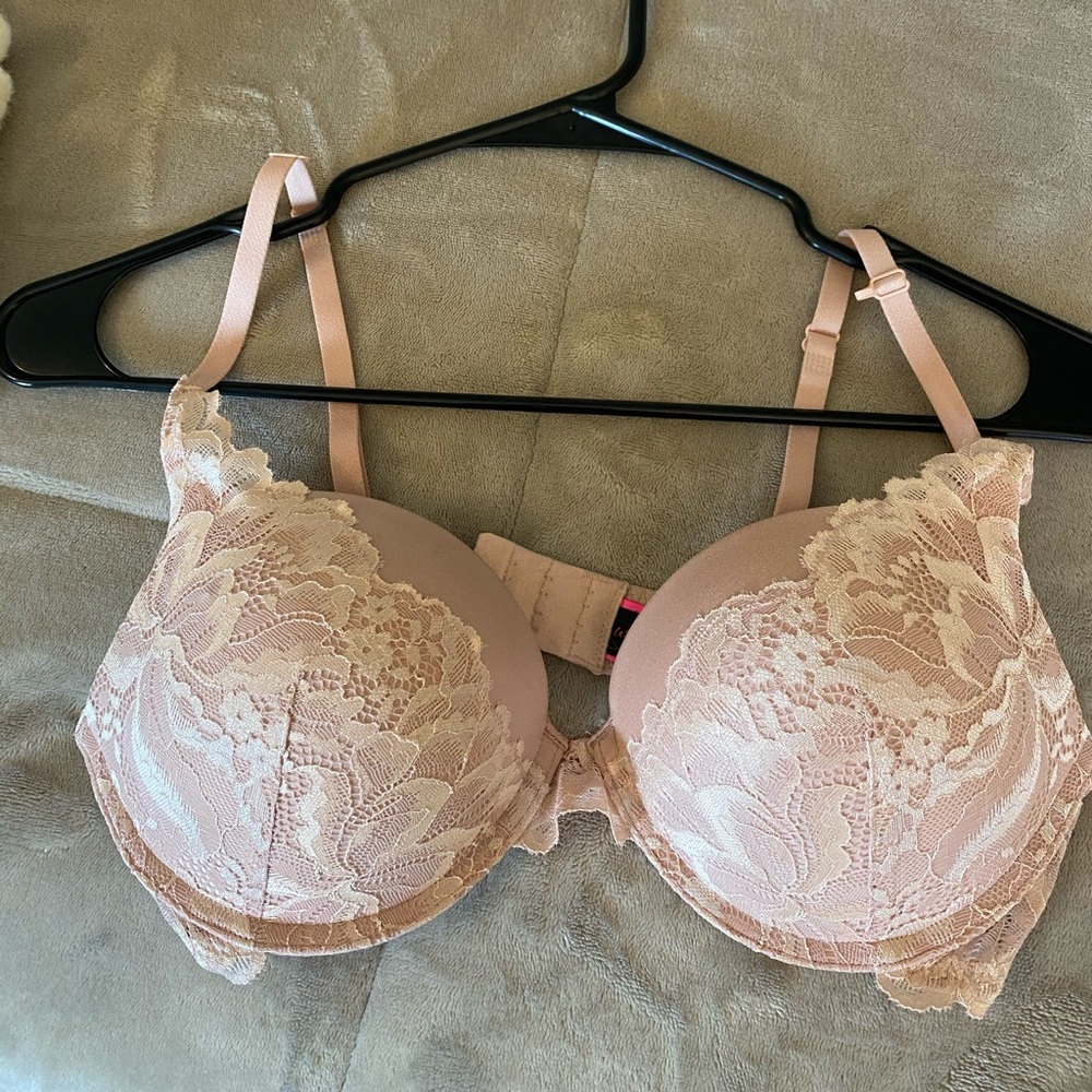La Senza Light Pink Lace Push-up Bra